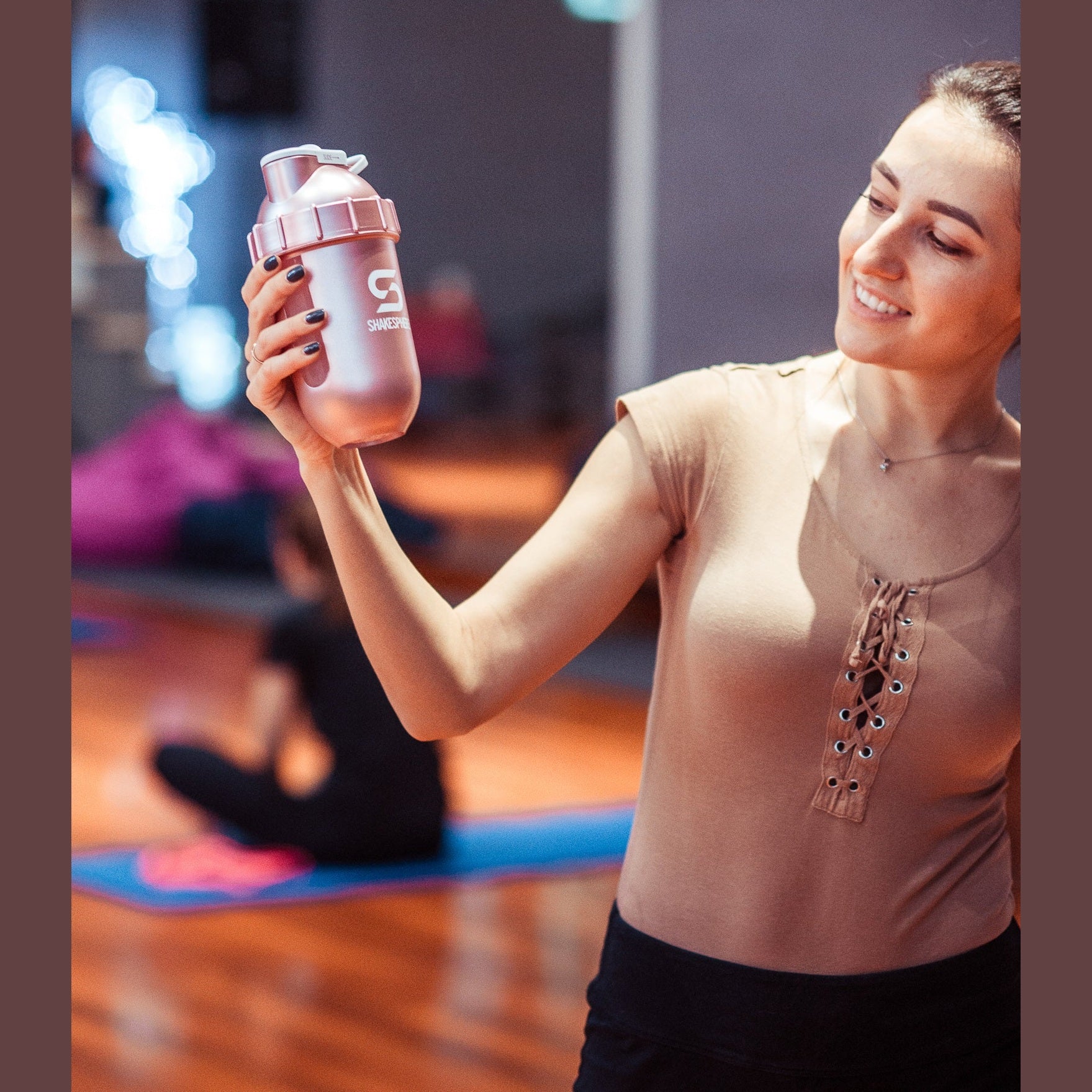700mls ShakeSphere Tumbler View Rose Gold/White Logo/Clear Window