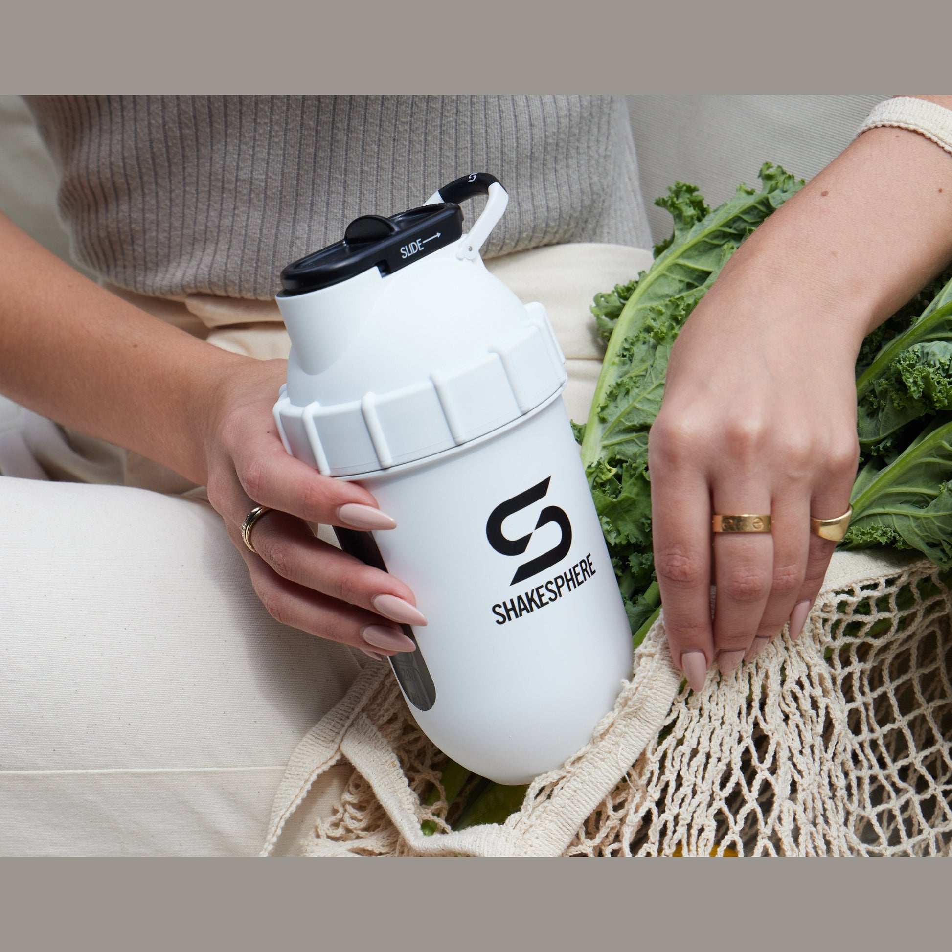 700mls ShakeSphere Tumbler View Matte White/Black Window