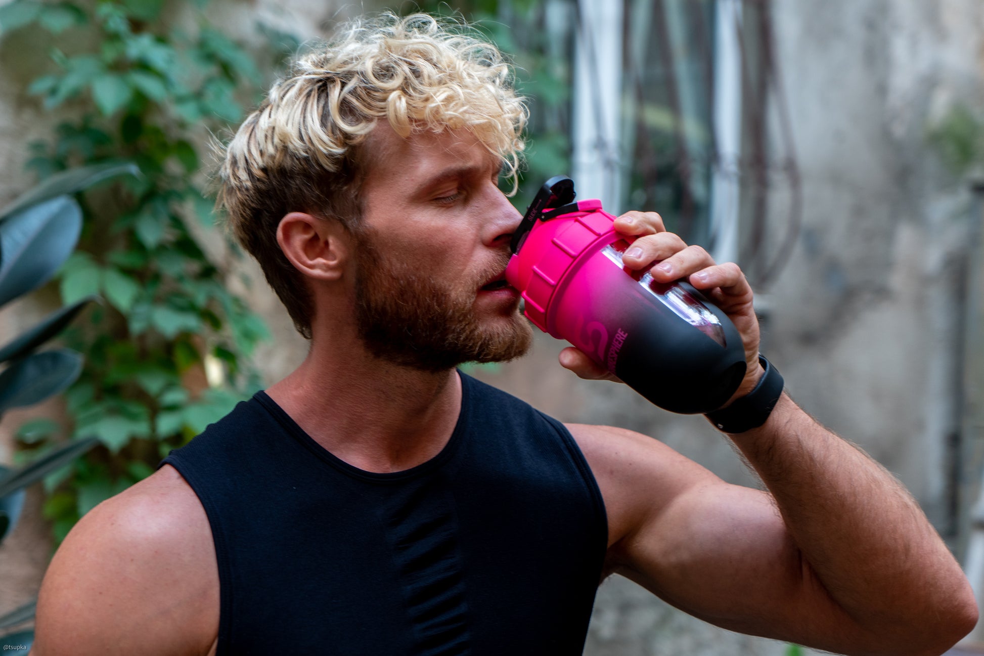 ShakeSphere Tumbler View Shaker Ombre Pink Limited Edition
